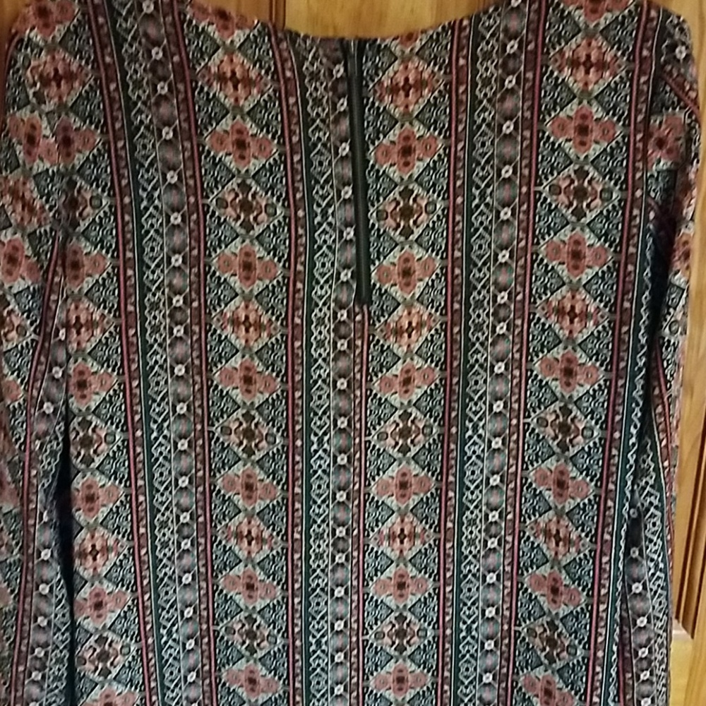 Top - Picture 2 of 2